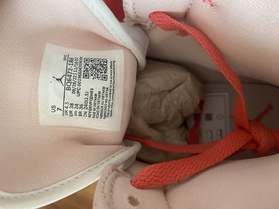 Jordan 1 Mid Strawberries and Cream 38