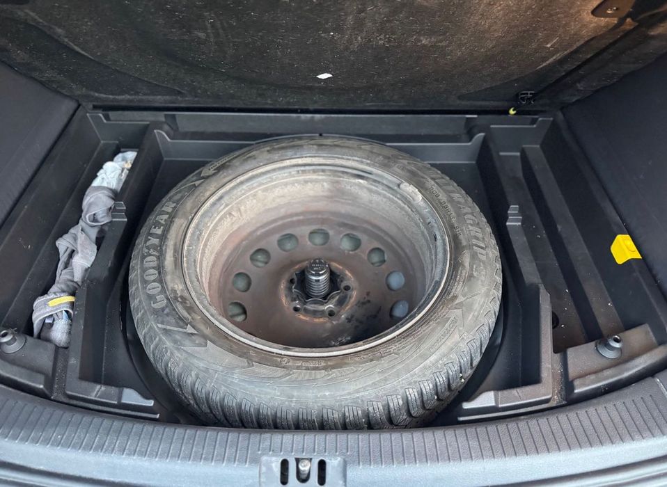 Volkswagen Touran 2010р 2.0 TDI