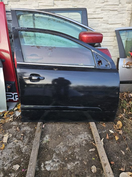 Opel Astra H drzwi prawe przód z20r