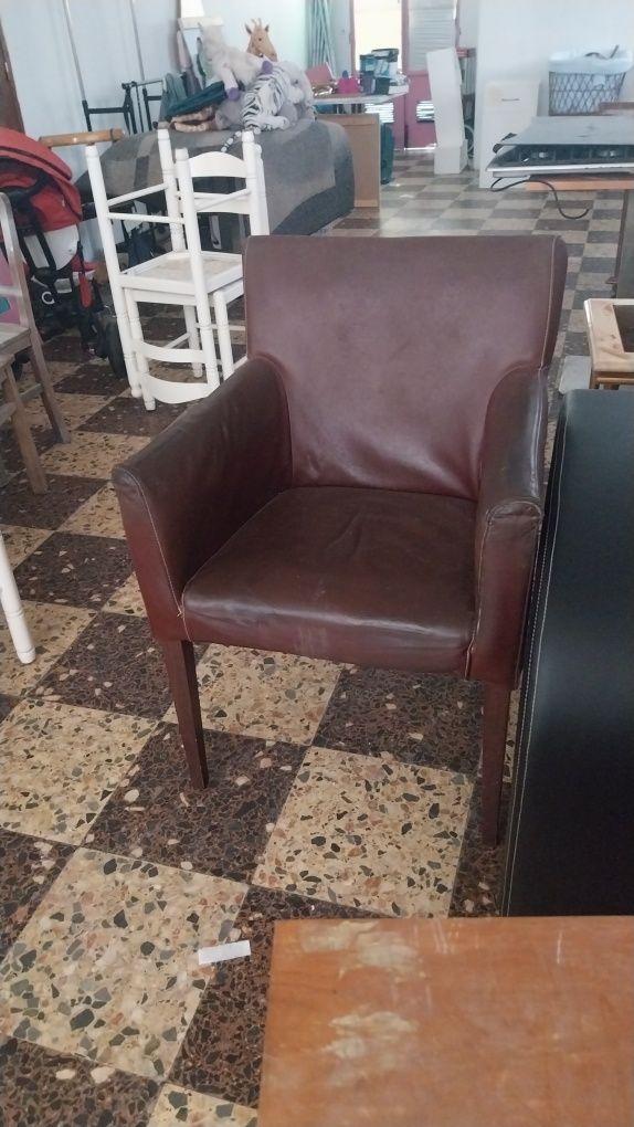 Cadeirao antigo bom estado