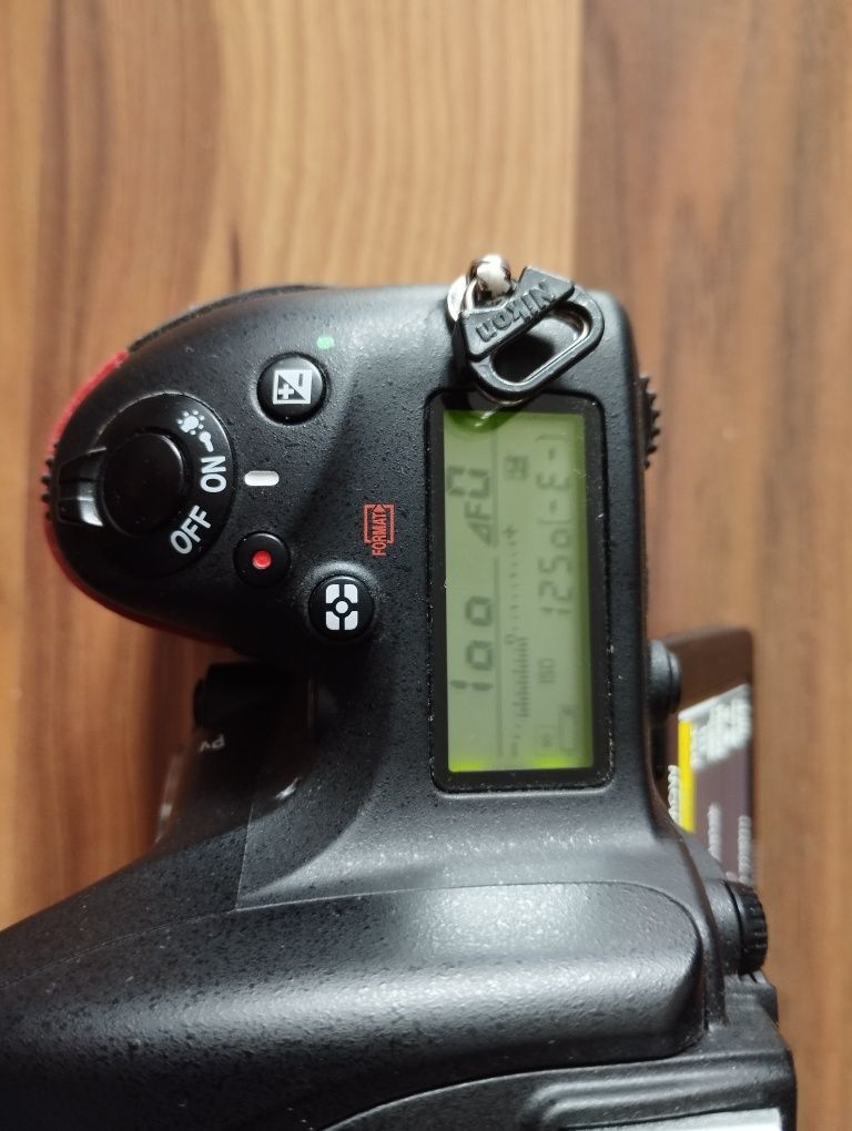 Nikon d750 stan bardzo dobry.Komplet z ładowarką,bateria i karta 128gb