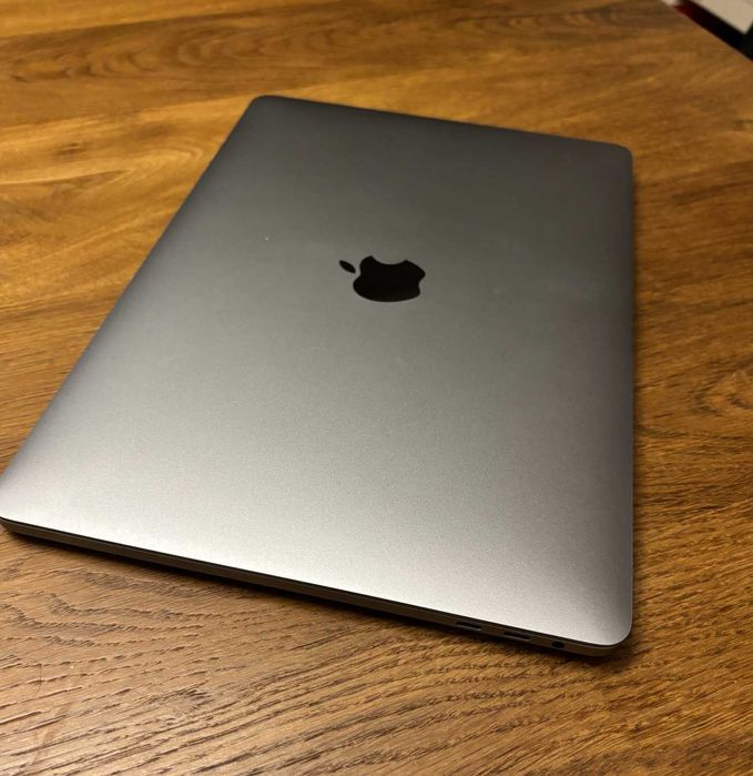 Macbook Pro 13, rok 2020, Intel i5, 16gb, 512 ssd, retina