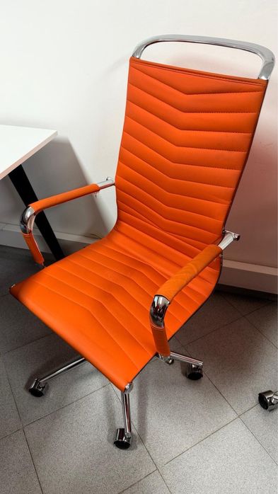 Cadeirad de escritorio em bom estado