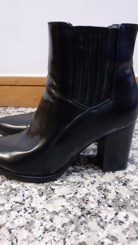 Botins pretos tamanho 38