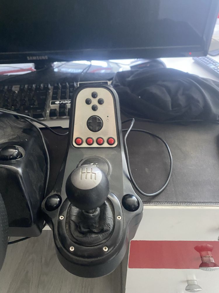 Kierownica logitech g27