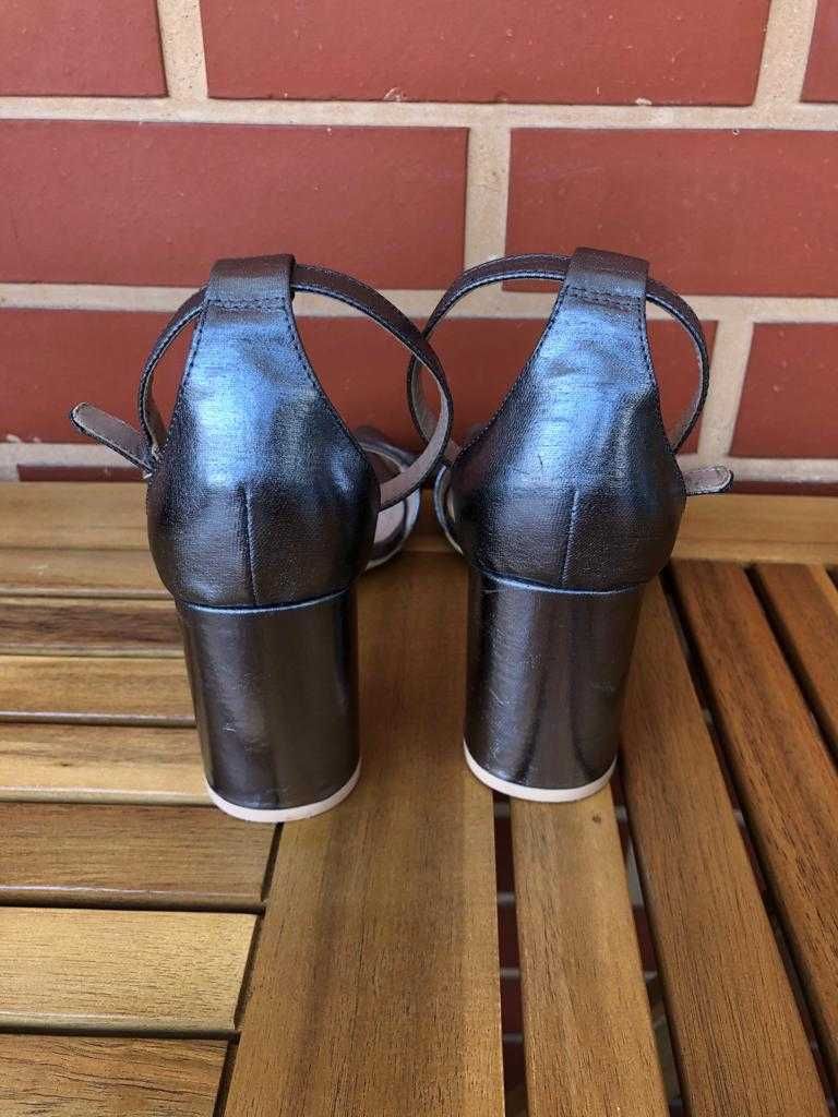 Sandálias prateadas / bronze, tamanho 37, da H&M