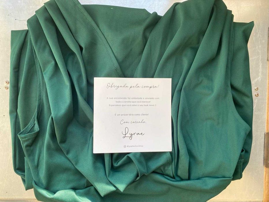 Vestido de cerimónia verde da Marea Boutique - By Lyrae