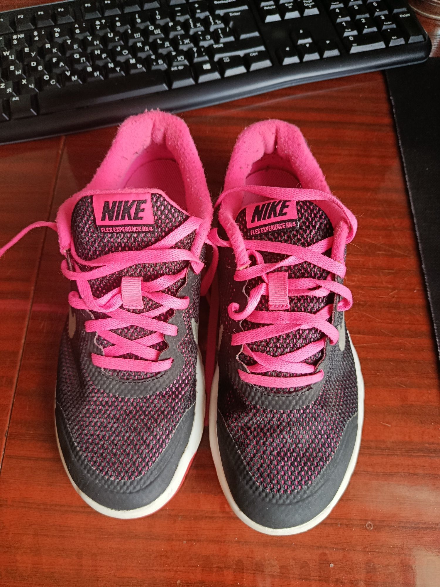Продам кросівки Nike (23.5см)