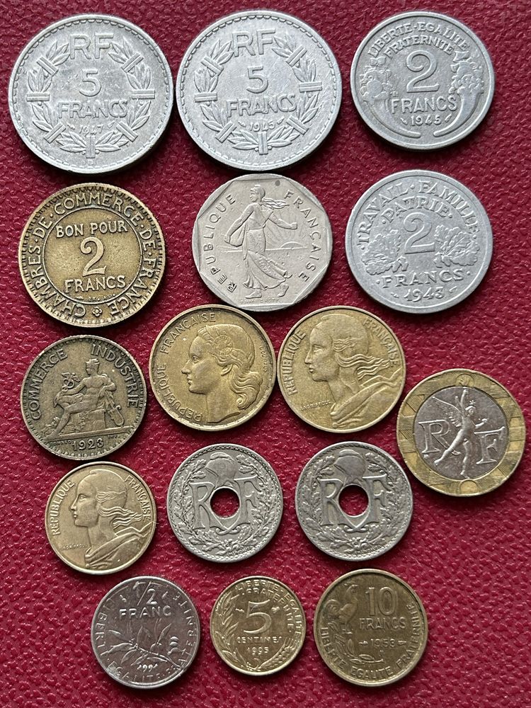 Монети різних країн.
