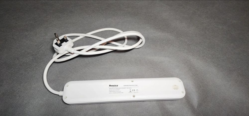 Przedłużacz 3x USB  3x gniazda UK z włącznikiem - bialy