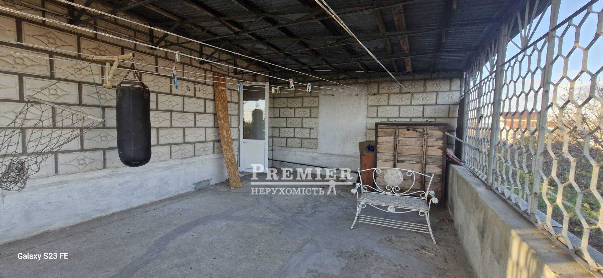 У продажу 2 поверх. будинок в центрі с. Молодіжне.
