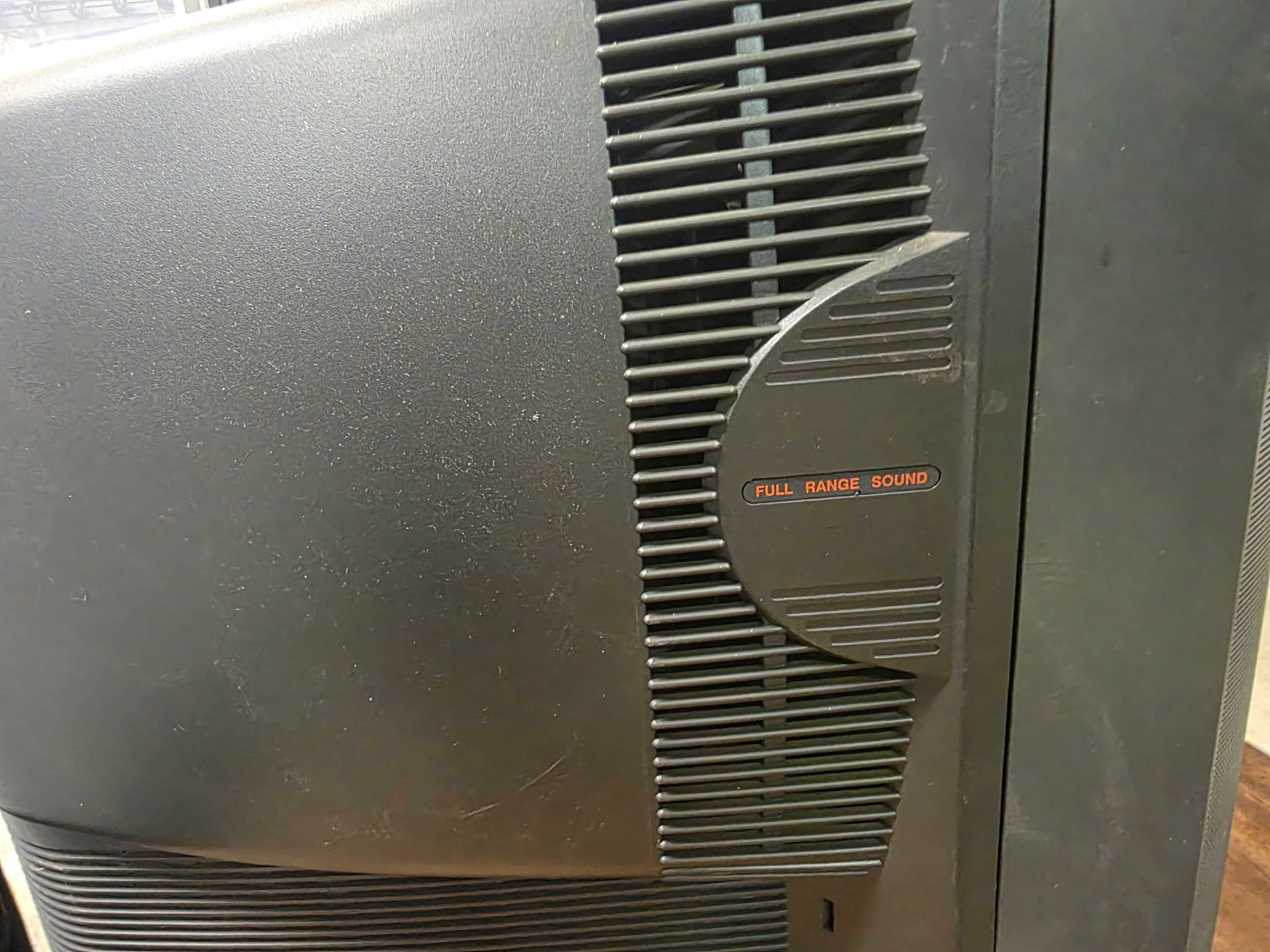 Televisão Sony trinitron grande com tdt