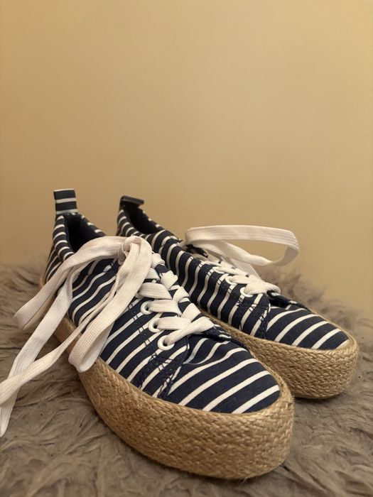 Tenisówki w paski 36