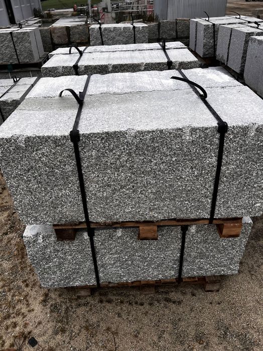 bloki granitowe łupane 30x30 40x40 granit szary polski producent