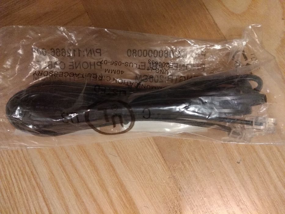 Gniazdo telefoniczne plus kabel / W oryginalnej folii