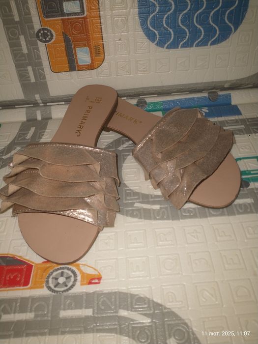 Шльопки, ляпчики, літнє взуття