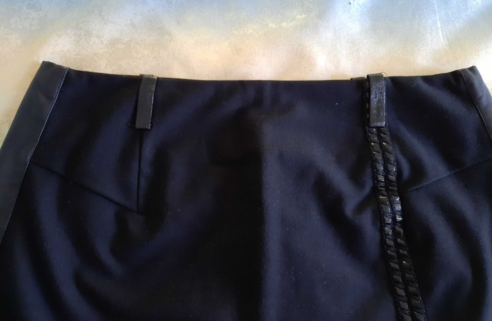 Спідниця жіноча класична, чудовий стан.