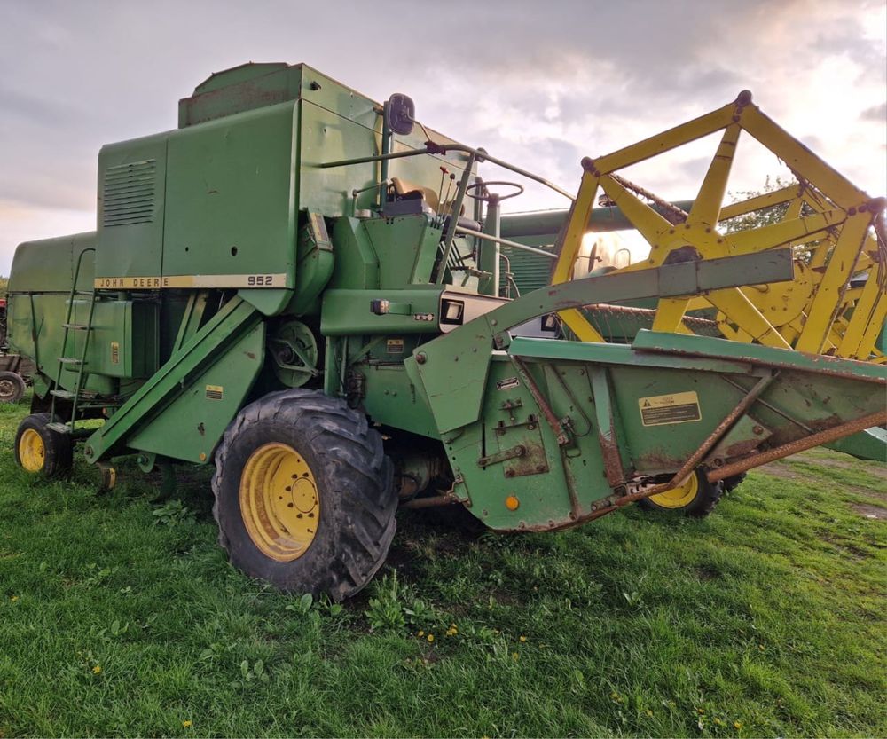 Продається комбайн JOHN DEERE 952.