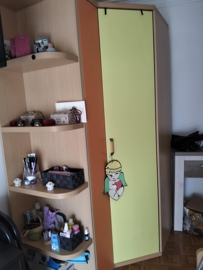 Roupeiro de canto