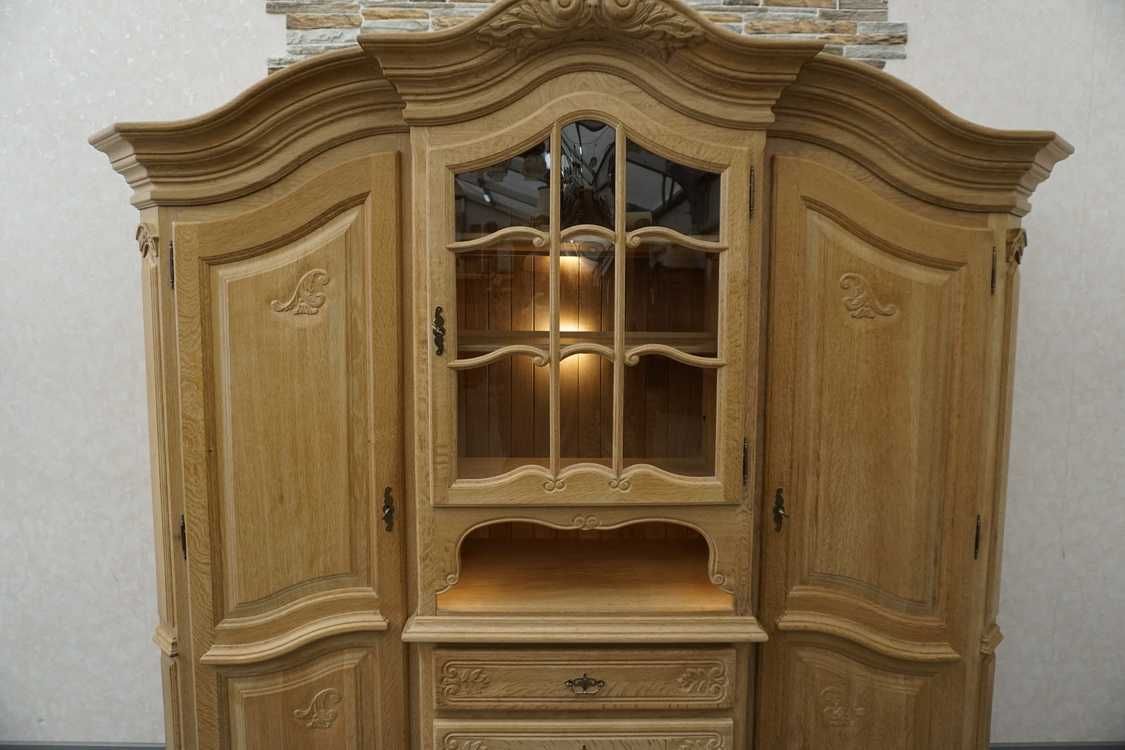 Witryna kredens jasny lity dąb podświetalana szer. 232 cm (p-1243)