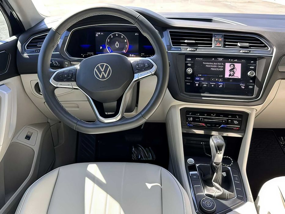 Volkswagen Tiguan      2022