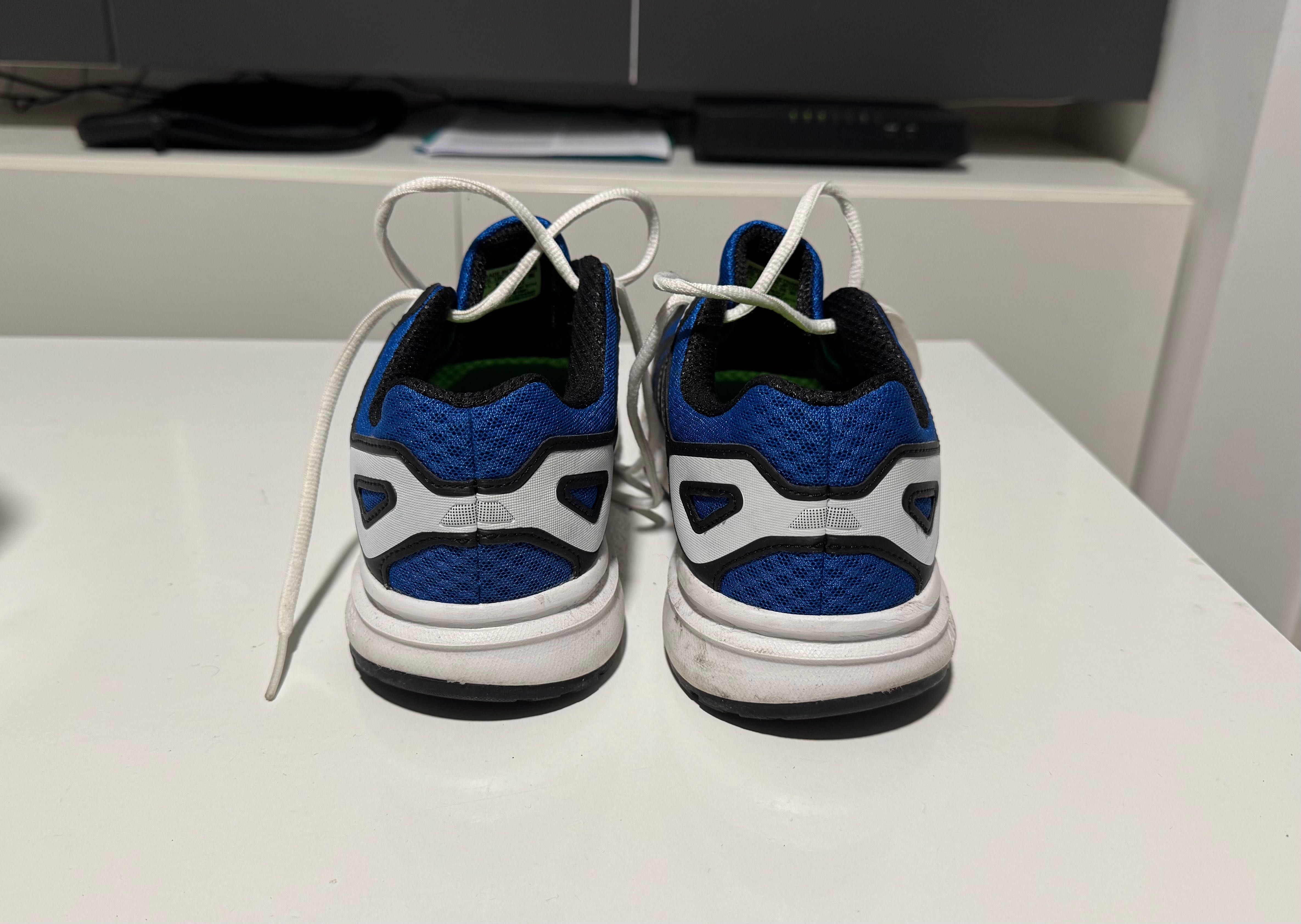 Sapatilhas adidas 43