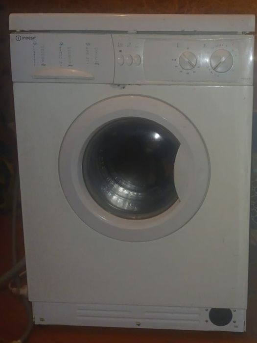 Пральна машина indesit