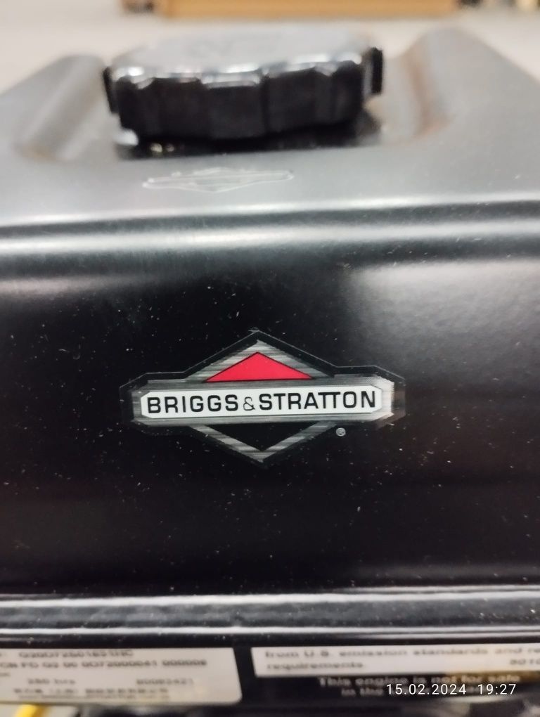 Zacieraczka spalinowa do betonu FS-PT24 XR 5.0 Briggs&Stratton U.S.A