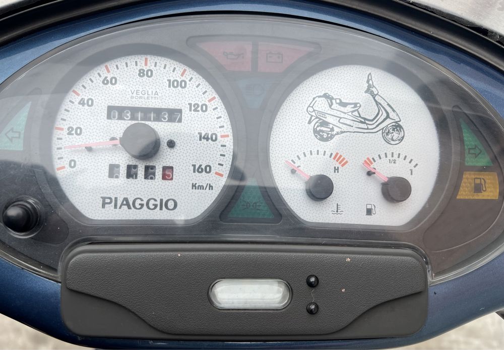 Скутер Piaggio Hexagon