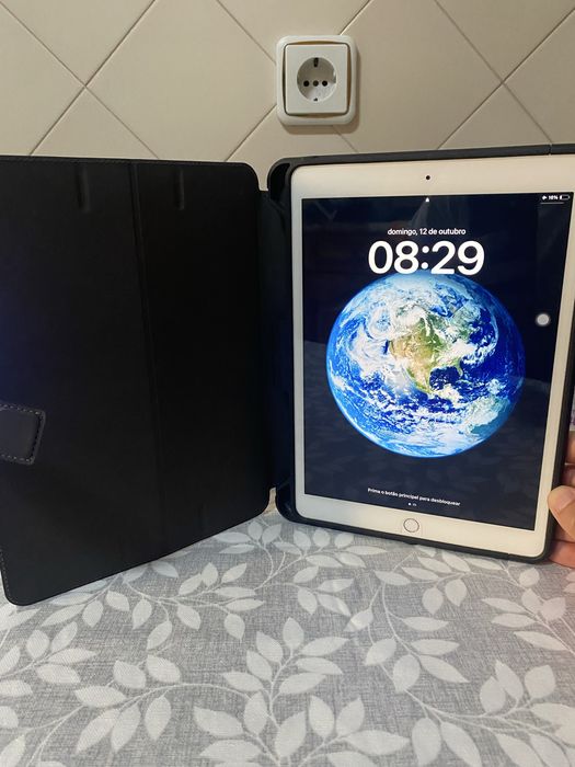 Apple iPad 10.2 - 32GB Cinzento Cideral