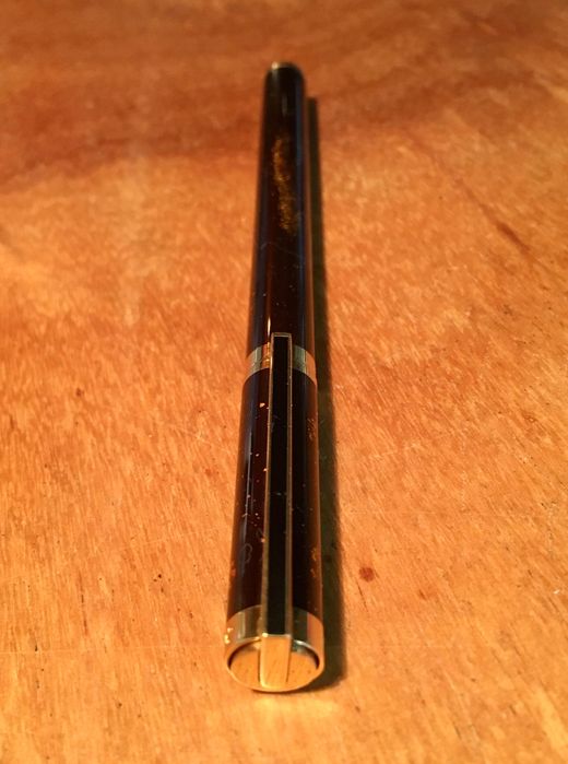 S.T. DUPONT - caneta - acb. ouro e laca da China com pó de ouro