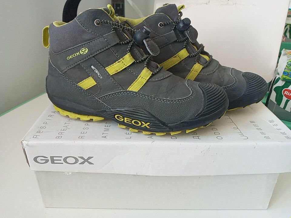 Продам фірмові черевики/півчеревики/кросівки Geox 34 розмір Італія