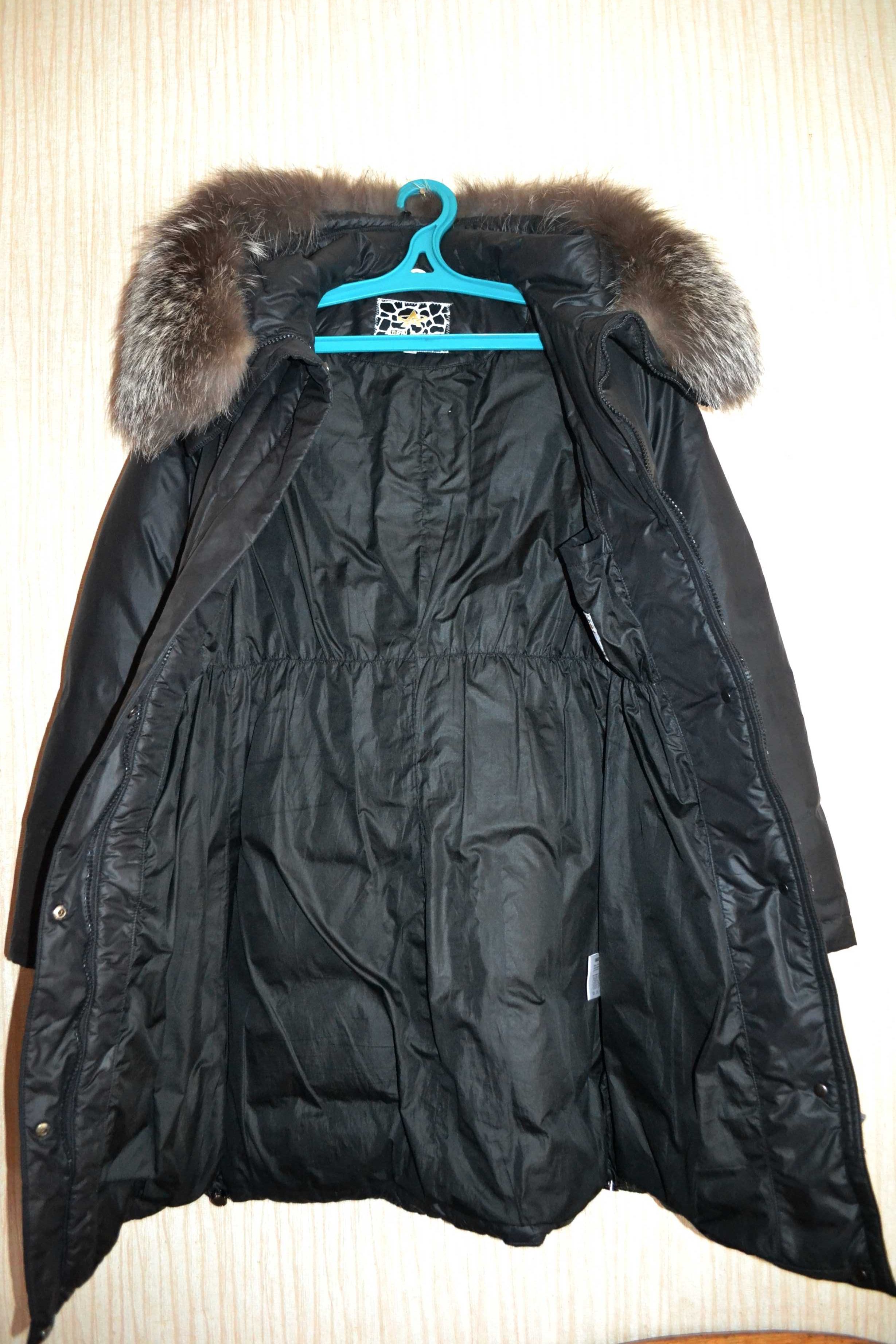 Женский черный пуховик с натуральным мехом чернобурка размер S