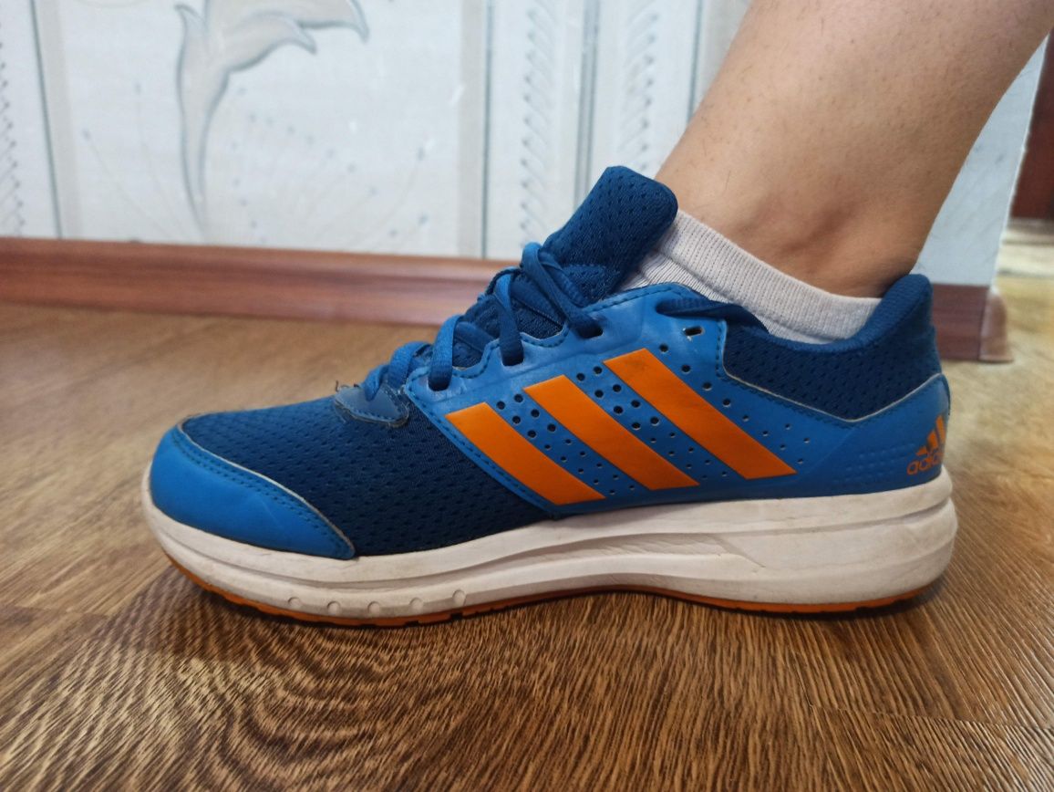 Кроссовкі Adidas оригінал.