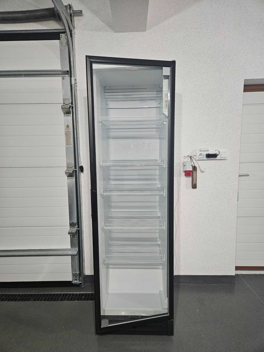 Lodówka witryna chłodnicza przemysłowa WHIRLPOOL ADN221/2