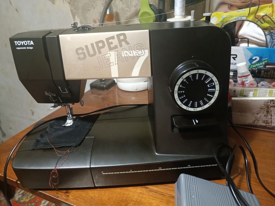 Швейна машинка TOYOTA Super Jeans 17 XL