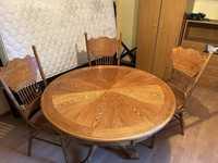 Stół dębowy oraz trzy krzesła
