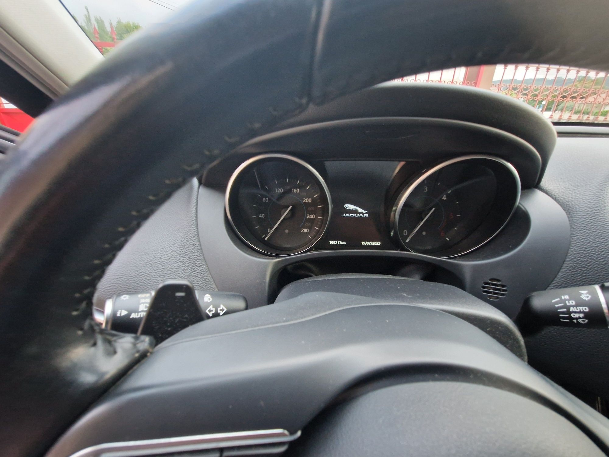 Vendo jaguar xe de 2018
