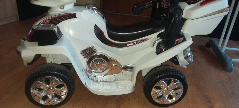 Motorek 4kolowy na akumulator