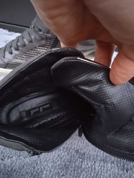 Ботинки , кросівки шкіряні.