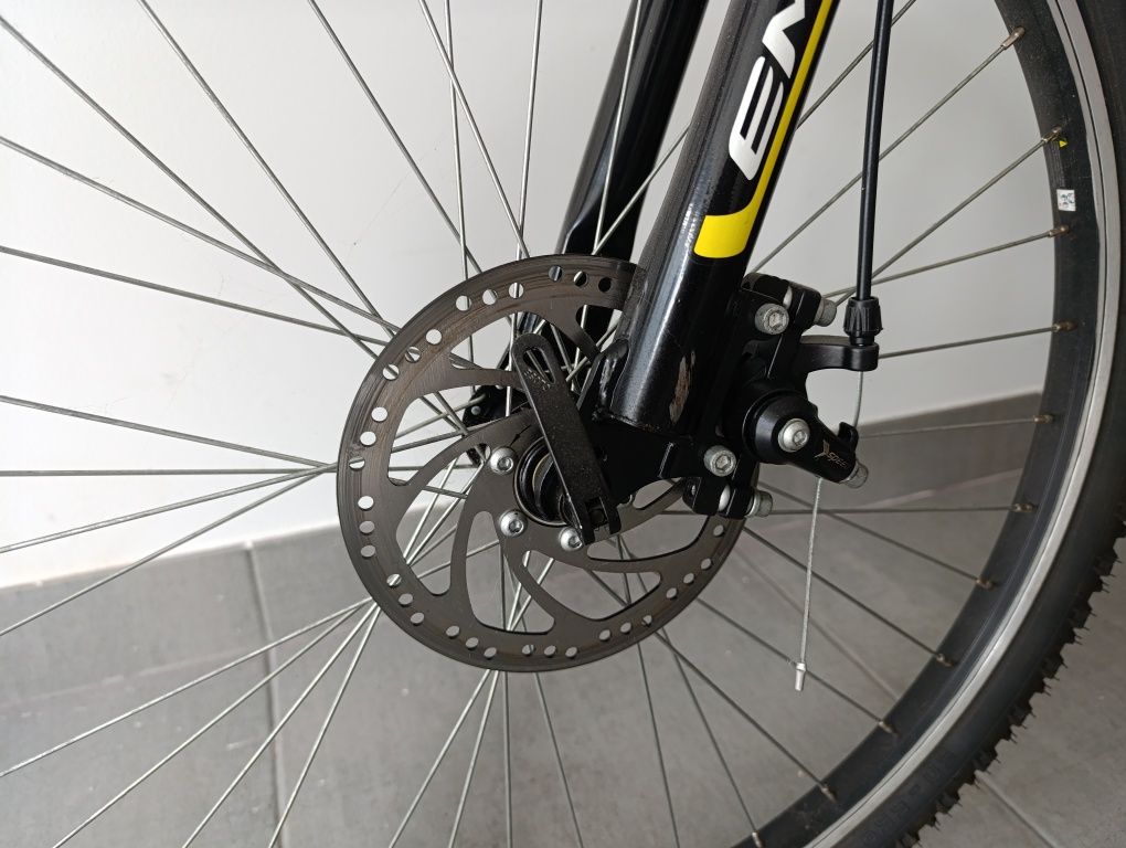 Bicicleta a precisar de manutenção