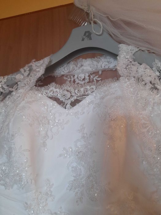 Suknia ślubna biała, bolerko, welon r.36