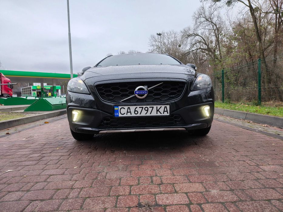 Продам авто Volvo V40 Cross Country 2014