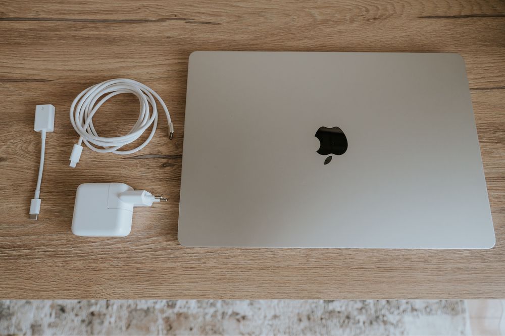 Apple MacBook 2024 Air M3/8GB/256/Mac OS Księżycowa poświata 10R GPU