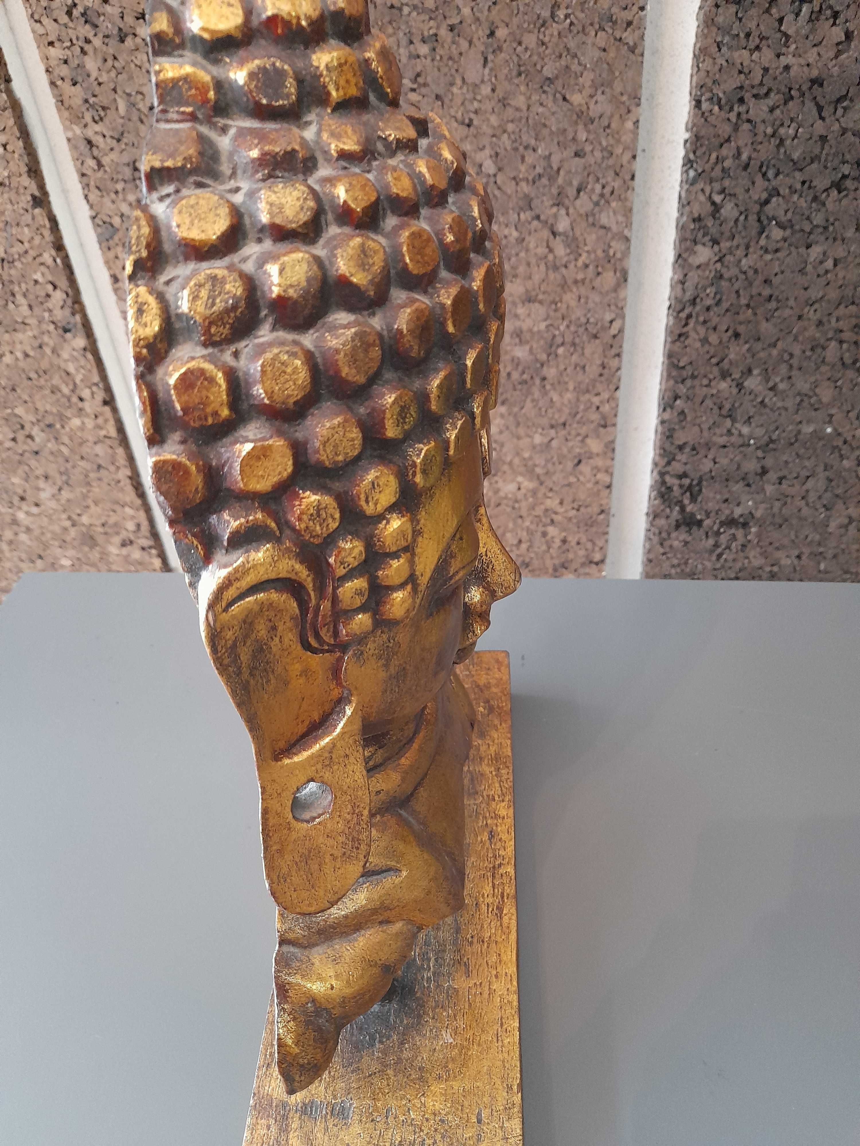 Busto de BUDA em madeira ,dourado e com relevo. Usado em bom estado.