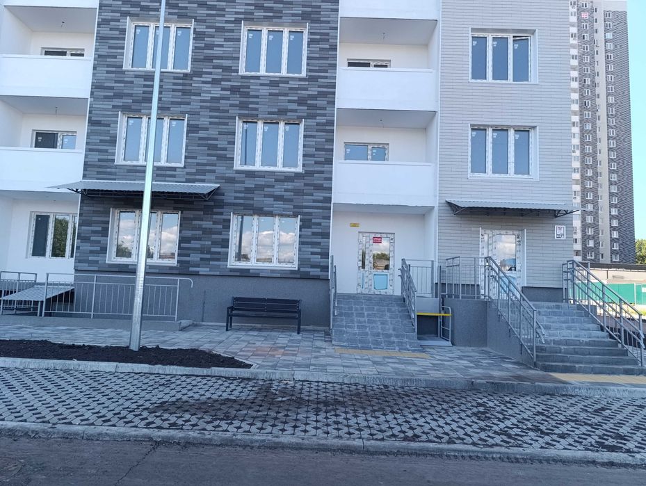 69 м2 — фасадне приміщення перша лінія Кульженків Коноплянська Оболонь