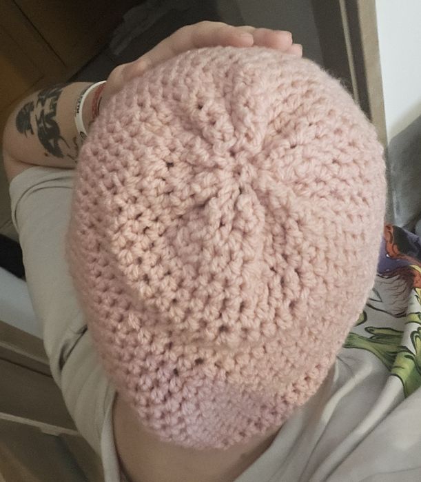 Szydełkowa wiosenną czapka