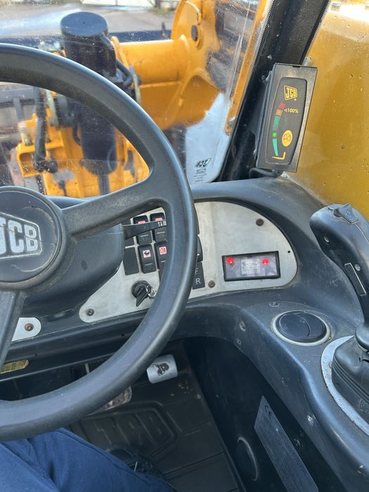 Телескопічний навантажувач JCB 520-40 4WS