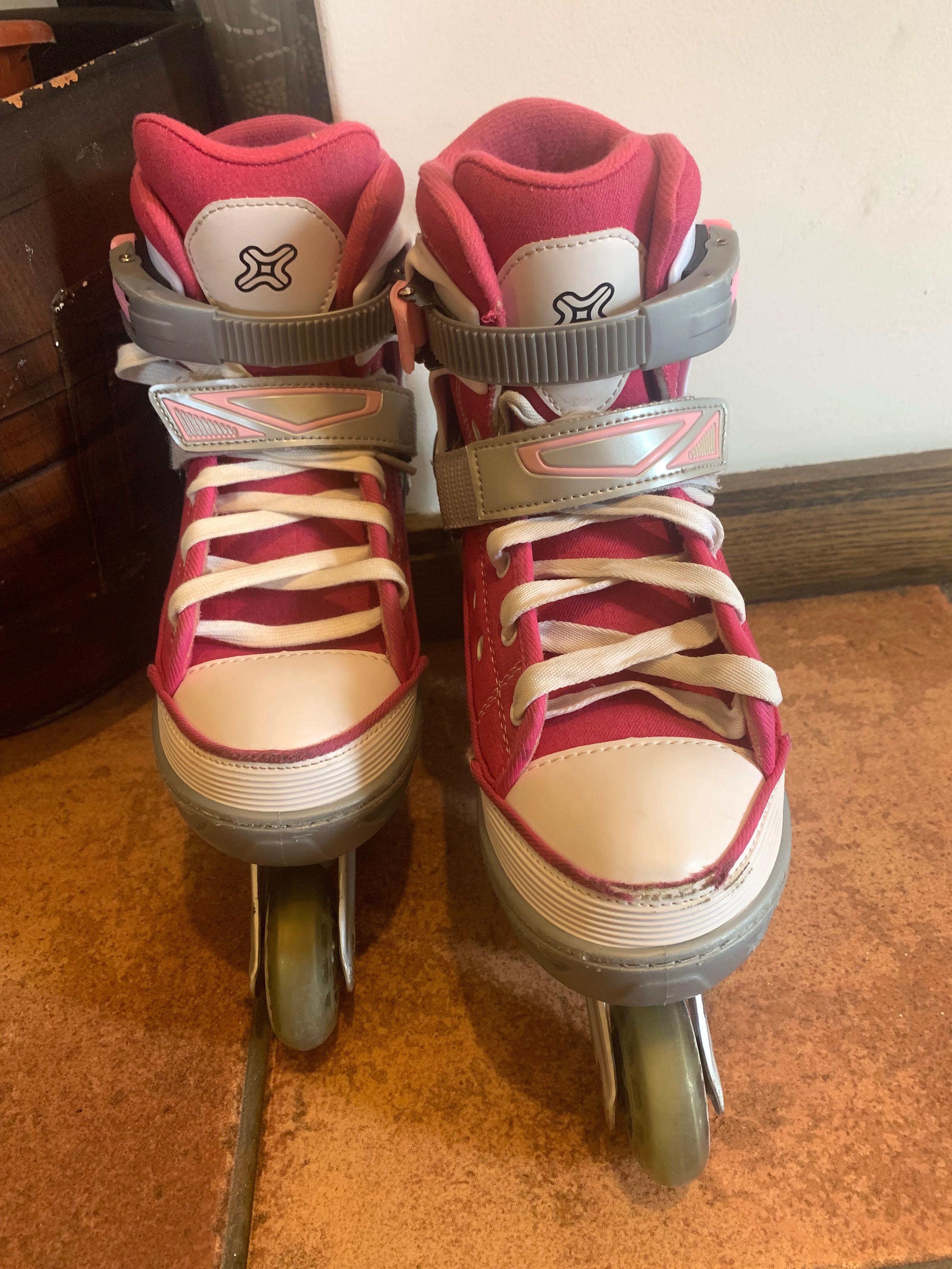 Patins em linha rosa