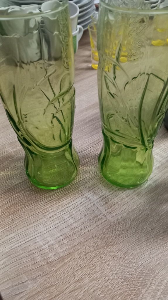 Vários copos Coca Cola